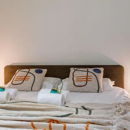 Pretty Furnished Near The Sea